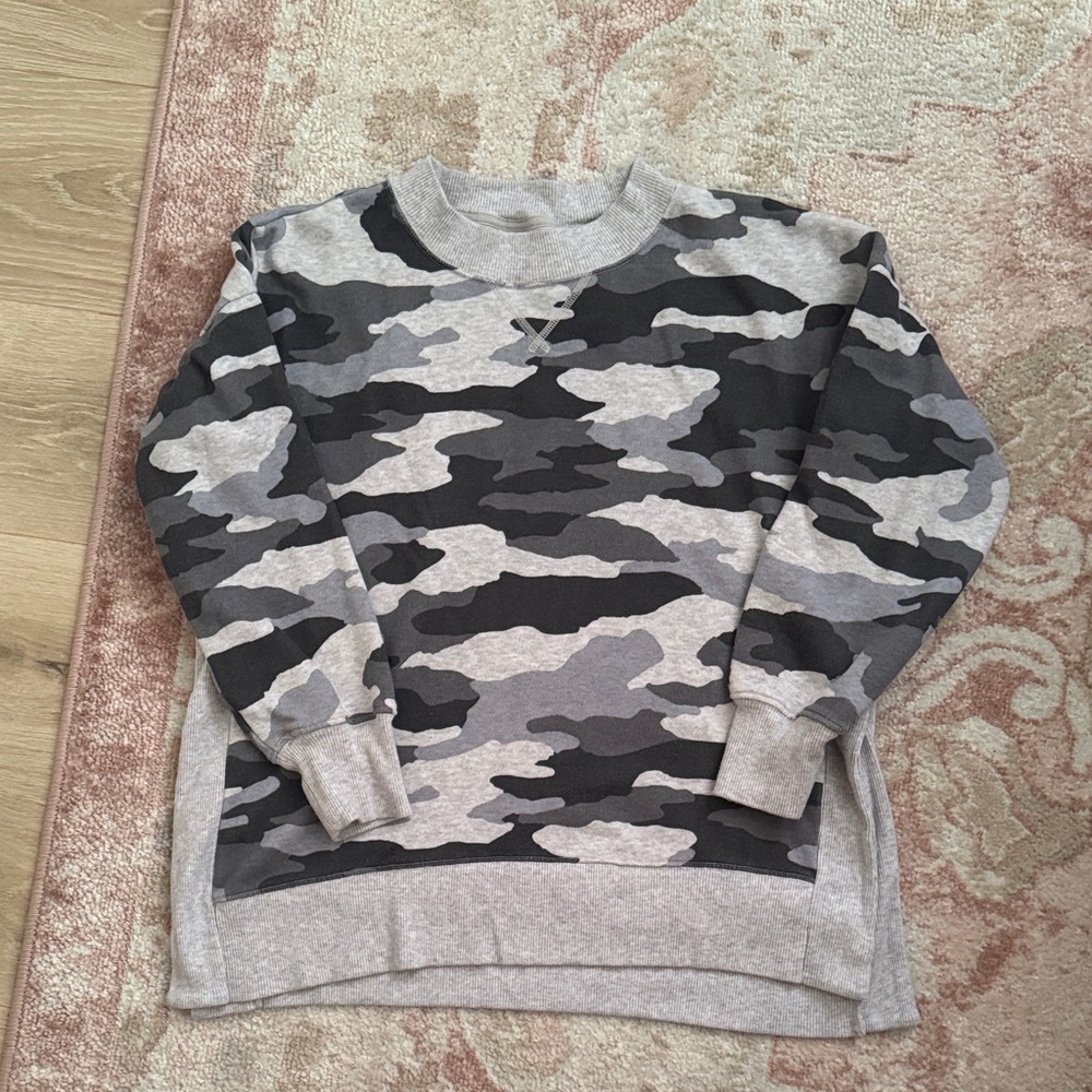 American Eagle Outfitters Women's Camouflage Sweater - Black and Gray